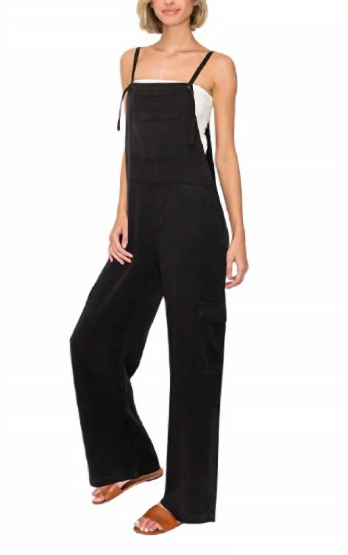 Around Town Wide Leg Cargo Overalls In Black