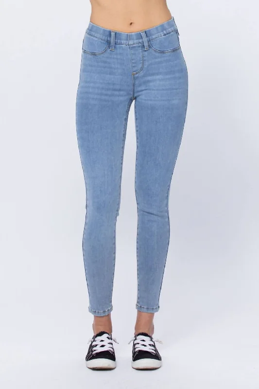 Lincoln Mid Rise Pull On Skinny Jegging In Light Blue