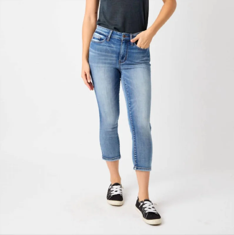 Mid Rise Contrast Capri Jean In Medium Wash