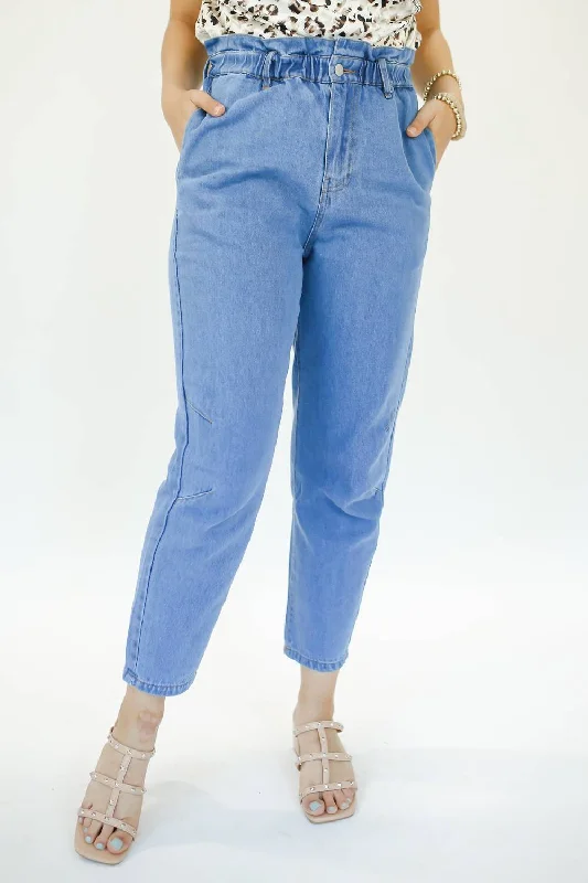 The Dani Elastic Waist Jeans In Medium Wash